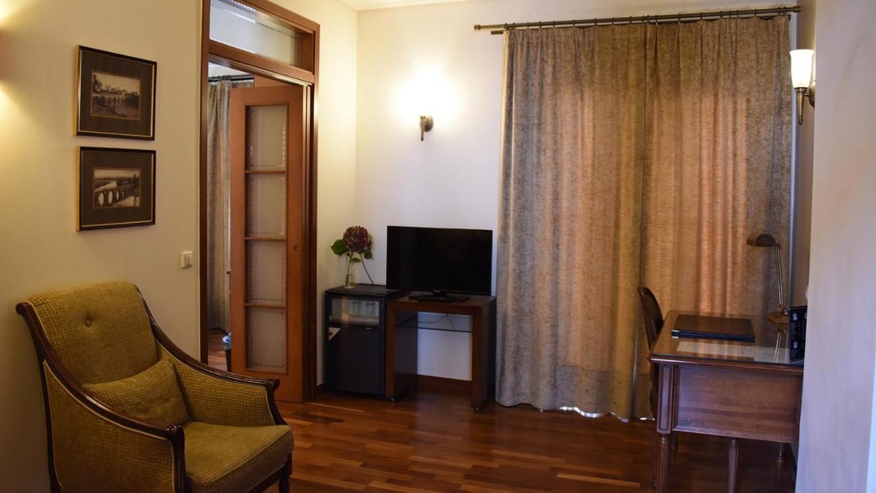 Dionisos Hotel Larissa Exterior photo